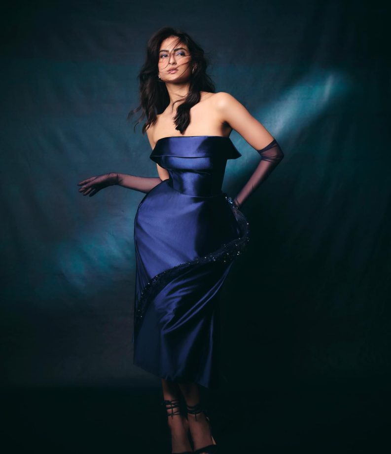 Palak Tiwari Owns the Spotlight in a Sculpted Blue Satin Look 998133