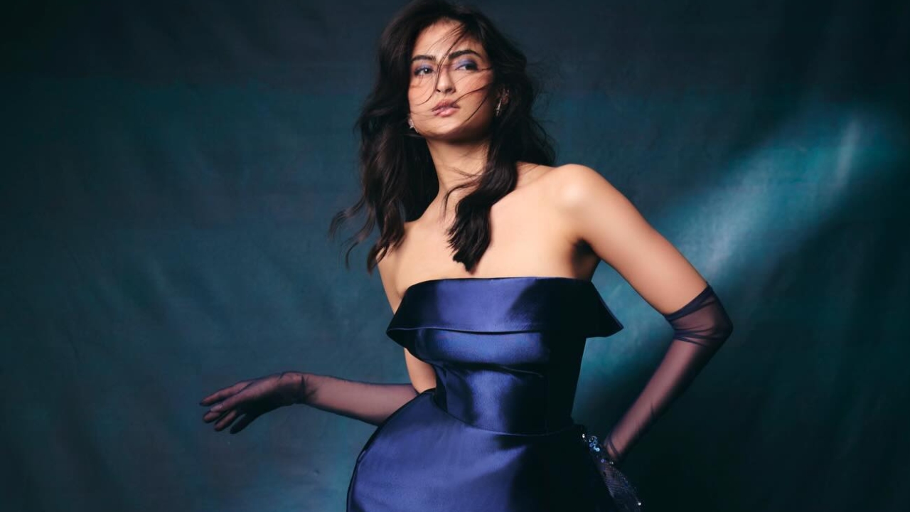 Palak Tiwari Owns the Spotlight in a Sculpted Blue Satin Look 998135
