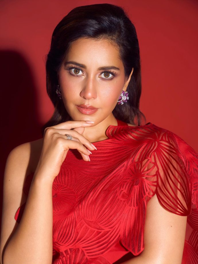 Raashii Khanna Drops Stunning Pictures In Head-To-Toe Red 998230