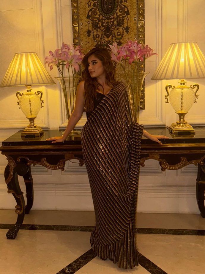 Rasha Thadani Keeps It Glam in a Black Shimmery Saree 996727