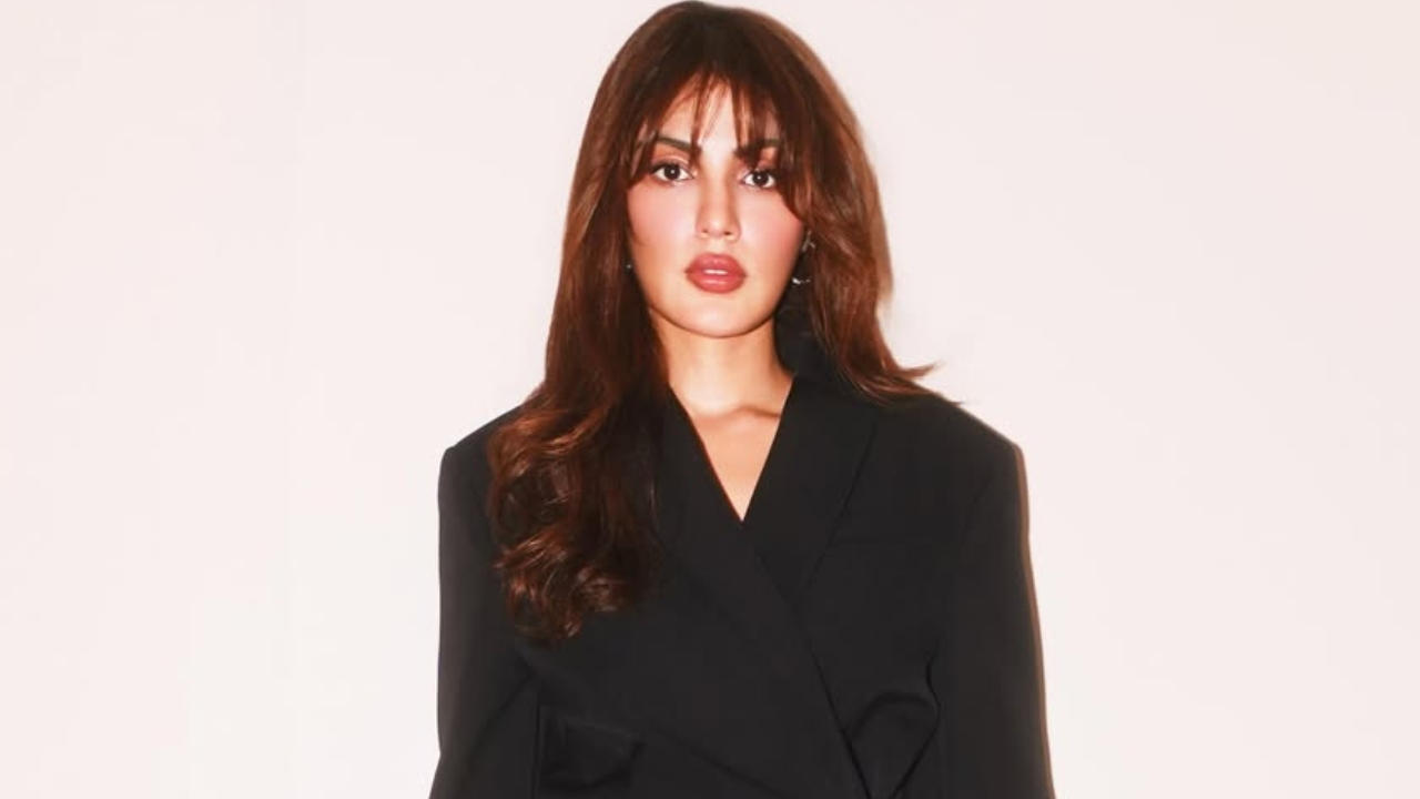 Rhea Chakraborty Makes Black Blazer Dress Look Effortlessly Stylish 996768