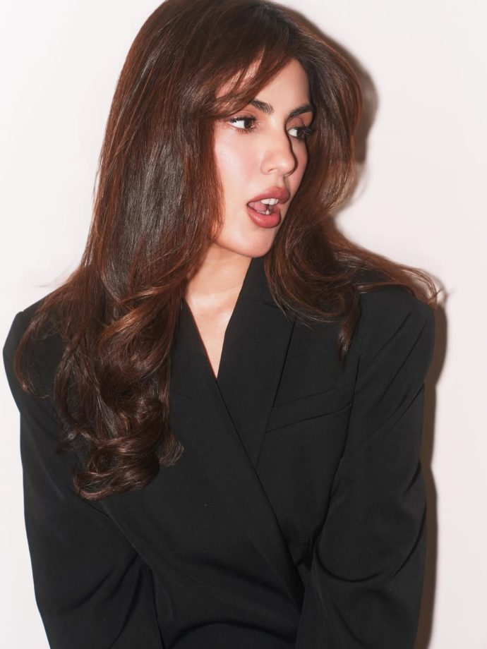 Rhea Chakraborty Makes Black Blazer Dress Look Effortlessly Stylish 996764
