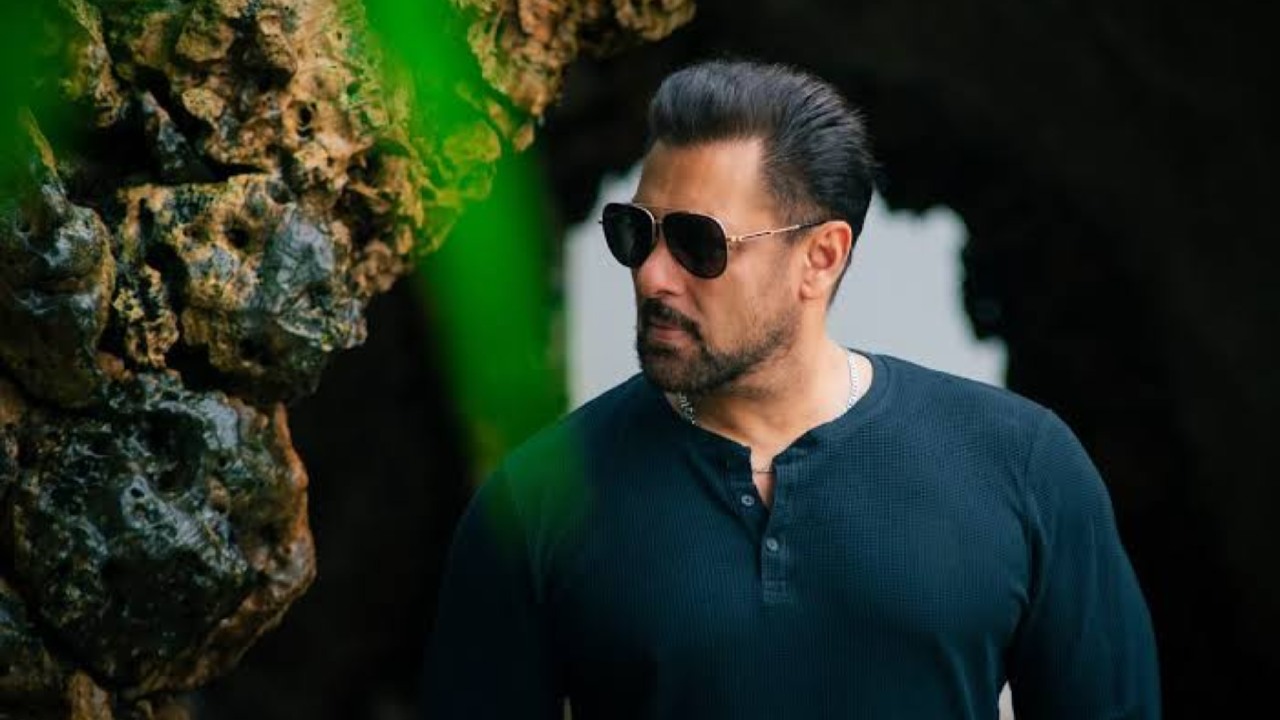 Salman Khan Reacts to Paparazzi Crowd Outside Mumbai Hospital After Viral Videos Surface 997870