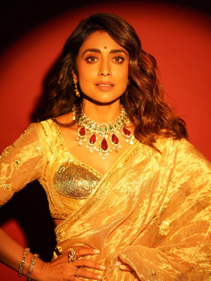 Shriya Saran in Traditional Gold Saree for Jewelry Store Visit 997375