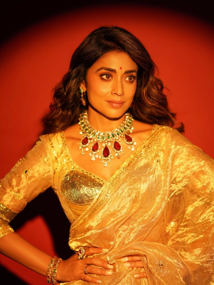 Shriya Saran in Traditional Gold Saree for Jewelry Store Visit 997373
