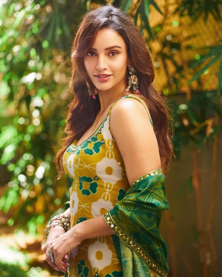 Triptii Dimri Brings Fresh Ethnic Glam In Green And Yellow Printed Saree Look 998099