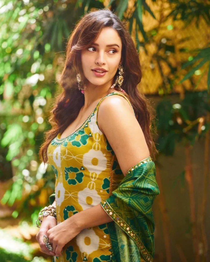 Triptii Dimri Brings Fresh Ethnic Glam In Green And Yellow Printed Saree Look 998101