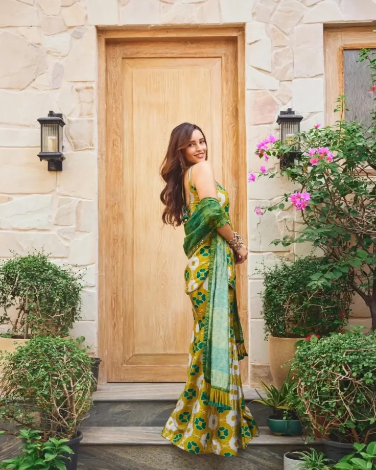 Triptii Dimri Brings Fresh Ethnic Glam In Green And Yellow Printed Saree Look 998096