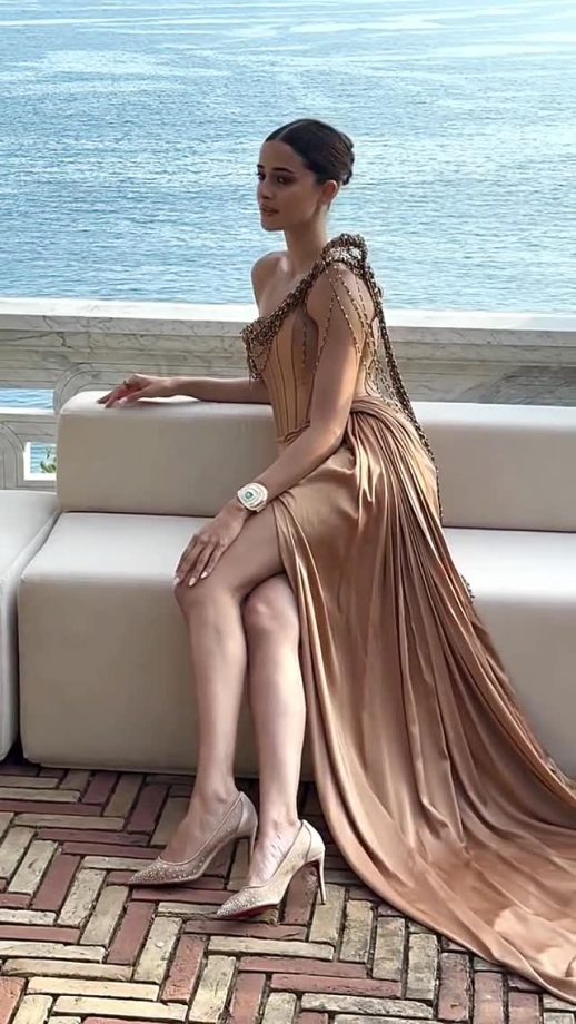 Ananya Panday Elevates Couture Glam in a Sculpted Bronze Gown 1000714