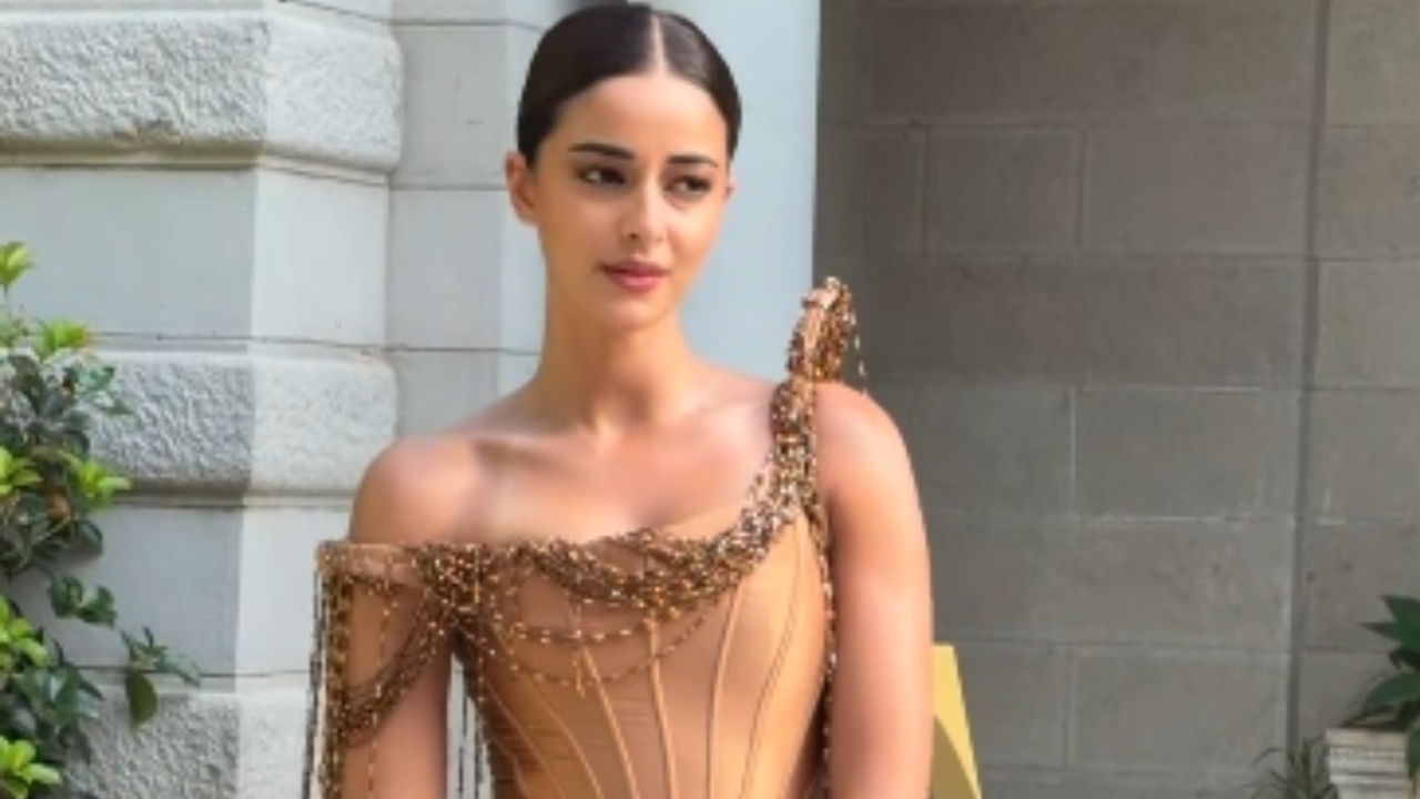 Ananya Panday Elevates Couture Glam in a Sculpted Bronze Gown 1000715
