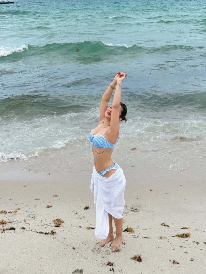 Avneet Kaur Turns Up the Beach Glam in a Chic Blue Bikini Look 999305