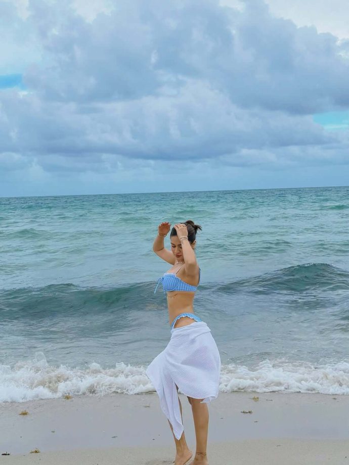 Avneet Kaur Turns Up the Beach Glam in a Chic Blue Bikini Look 999298