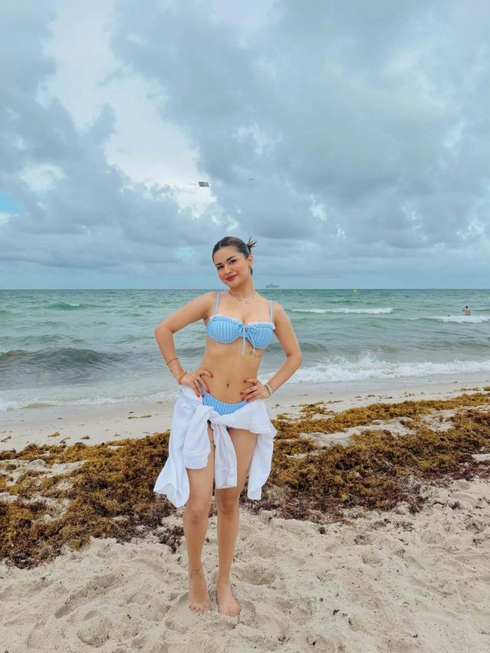 Avneet Kaur Turns Up the Beach Glam in a Chic Blue Bikini Look 999302
