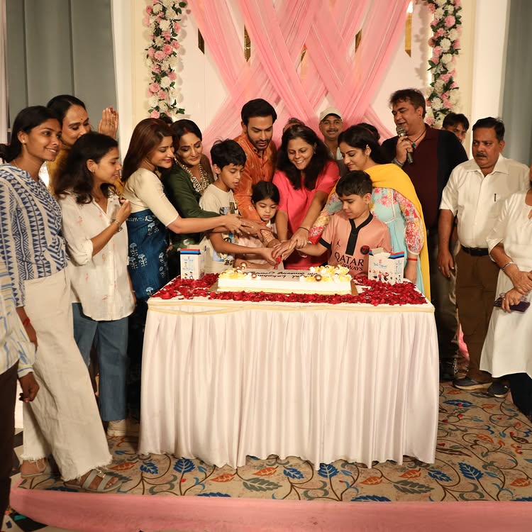 Deepika Singh, Naman Shaw & Jia Write Emotional Farewell Notes As Colors TV's Mangal Lakshmi Wraps Shoot 1001060