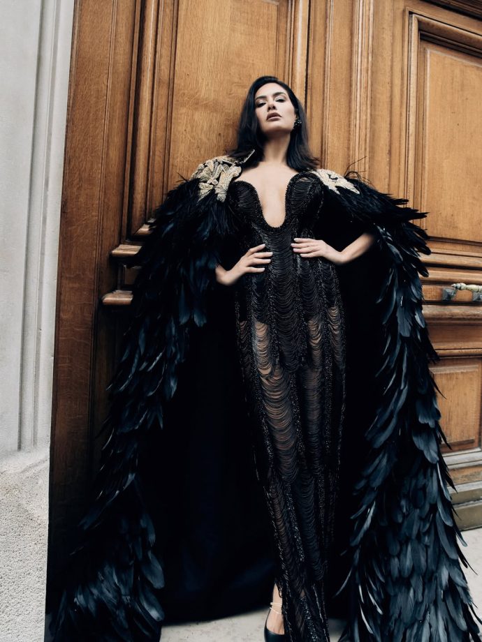 Esha Gupta Owns the Spotlight in a Dramatic Black Couture Look 999415