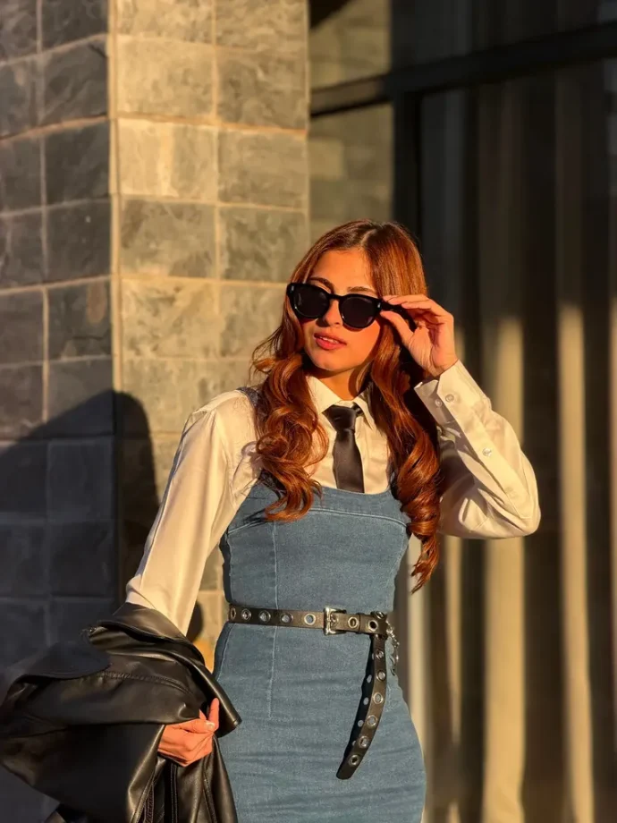 Farrhana Bhatt Elevates Everyday Style with Chic Denim Power Look 1000084