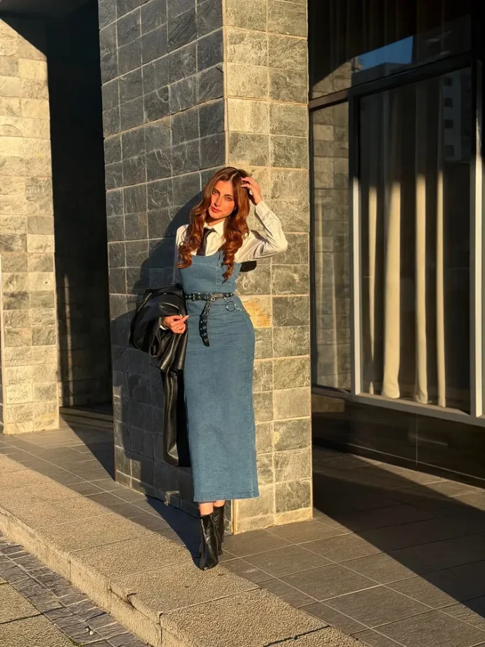 Farrhana Bhatt Elevates Everyday Style with Chic Denim Power Look 1000087