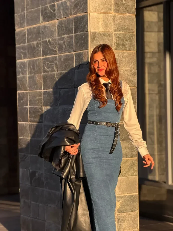 Farrhana Bhatt Elevates Everyday Style with Chic Denim Power Look 1000083