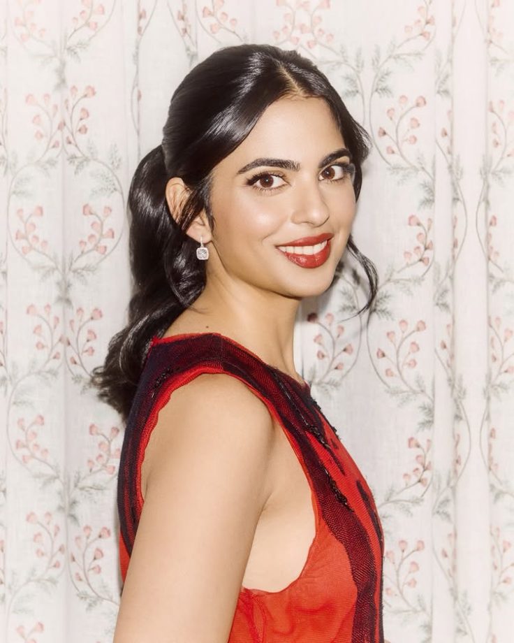 Isha Ambani in Sculpted Red Ensemble at Serpentine Summer Party 1001130