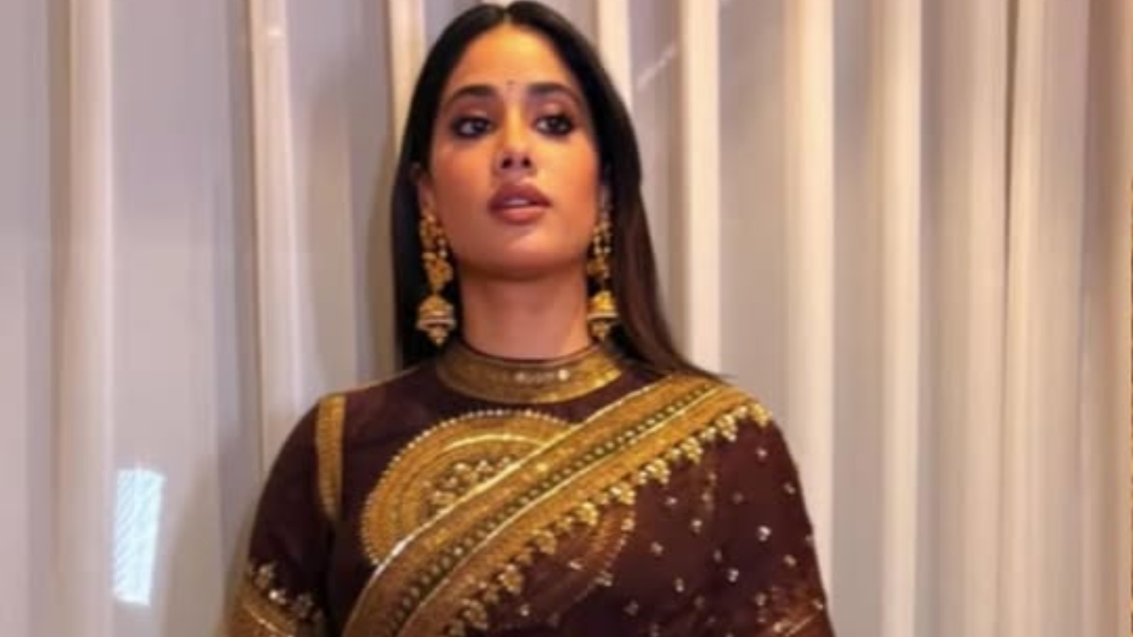 Janhvi Kapoor Serves Old-World Glamour in a Rich Brown Saree at Peddi Event 999144