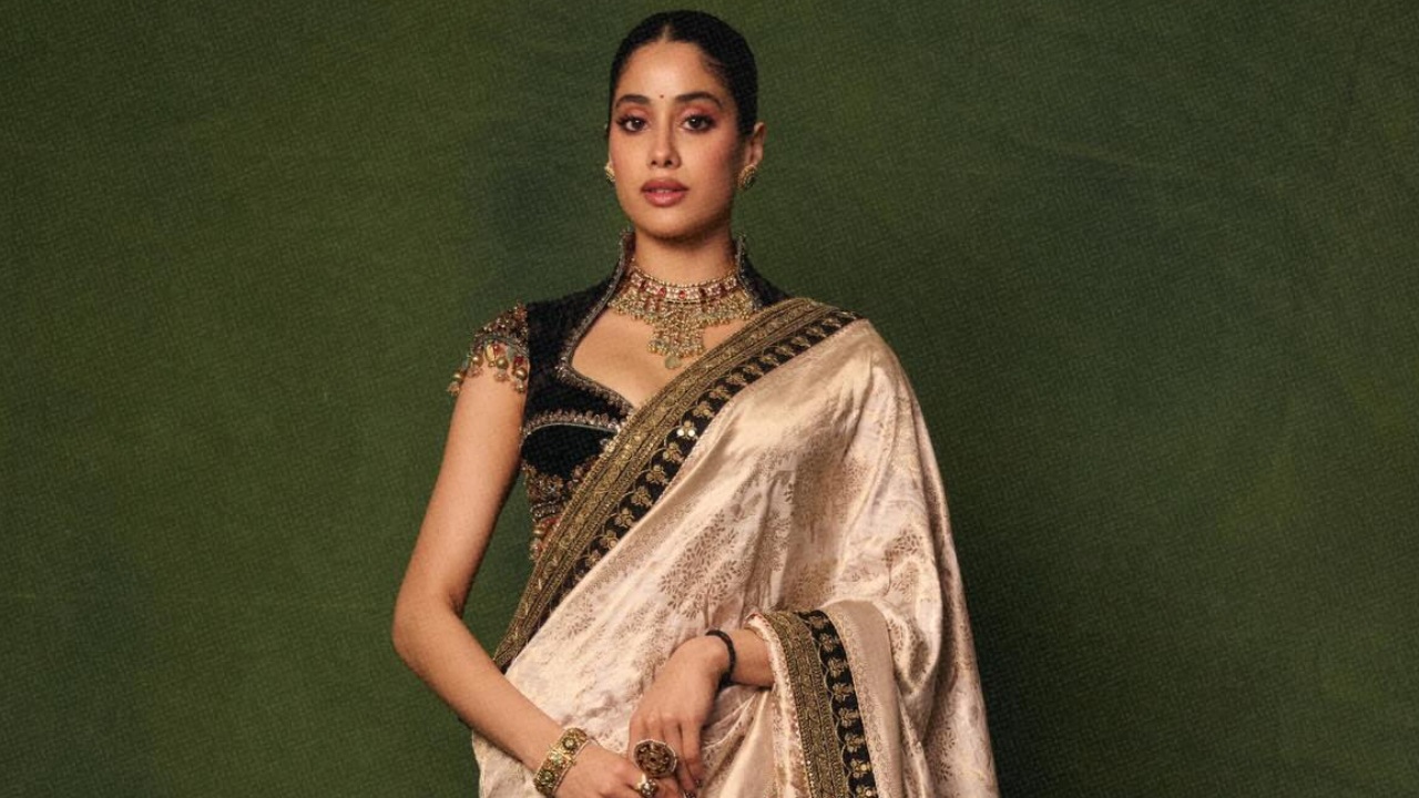 Janhvi Kapoor Stuns in a Regal Saree Look, Fans Can’t Take Their Eyes Off Her 1000790