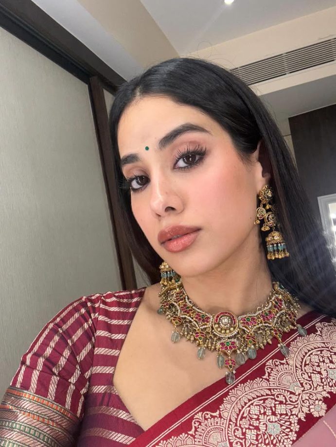 Janhvi Kapoor Stuns in Benarasi Kadiyal Sari at Anshula’s Wedding Festivities 1001144