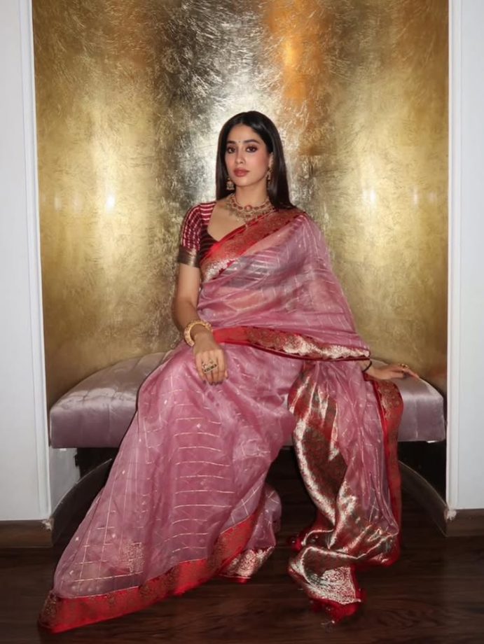 Janhvi Kapoor Stuns in Benarasi Kadiyal Sari at Anshula’s Wedding Festivities 1001146