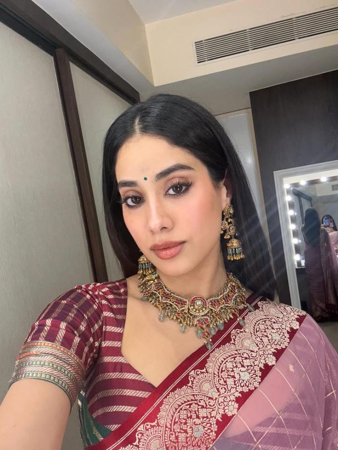 Janhvi Kapoor Stuns in Benarasi Kadiyal Sari at Anshula’s Wedding Festivities 1001148