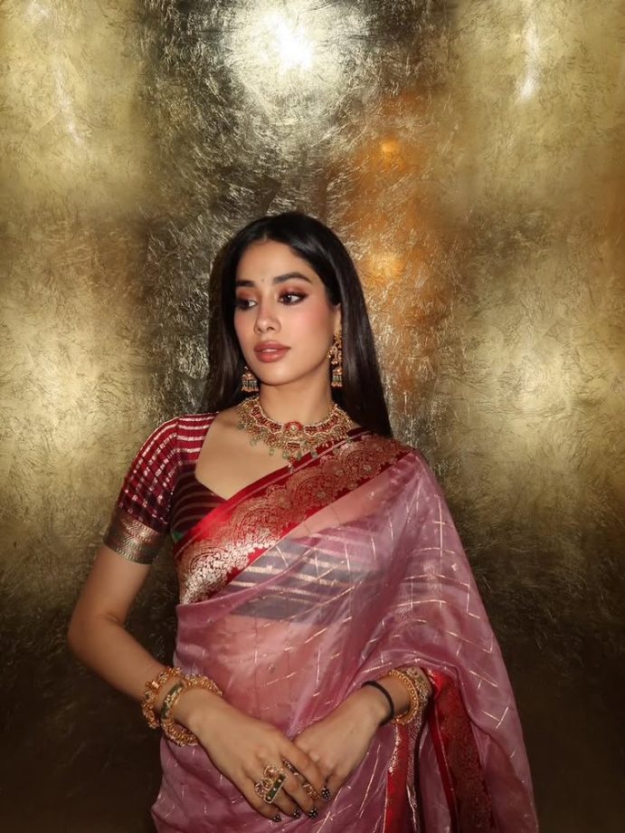 Janhvi Kapoor Stuns in Benarasi Kadiyal Sari at Anshula’s Wedding Festivities 1001150