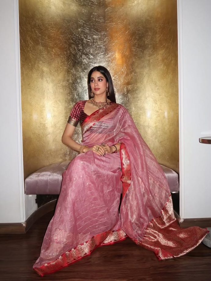 Janhvi Kapoor Stuns in Benarasi Kadiyal Sari at Anshula’s Wedding Festivities 1001151