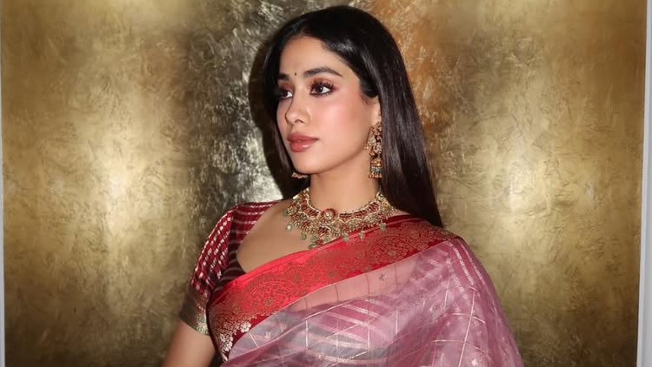 Janhvi Kapoor Stuns in Benarasi Kadiyal Sari at Anshula’s Wedding Festivities 1001143