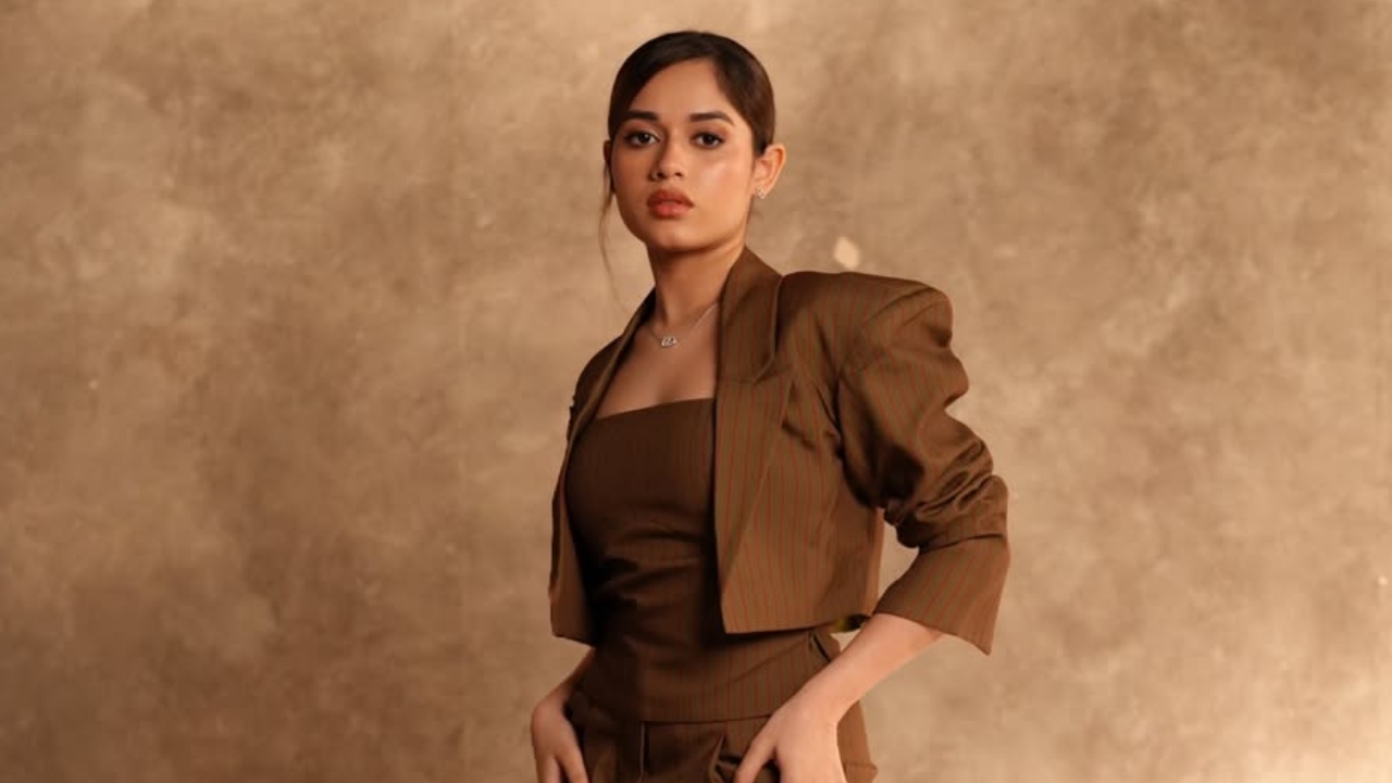 Jannat Zubair Owns Power Dressing in Chic Brown Co-Ord Look 999359