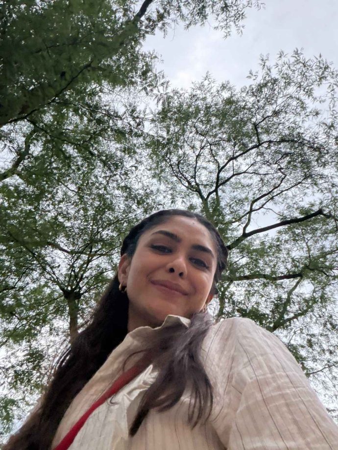 Mrunal Thakur Serves Effortless Street Style Goals in Chicago 1000700