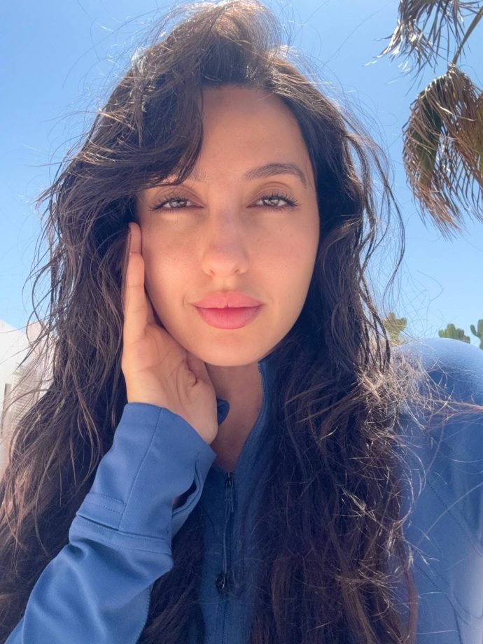 Nora Fatehi Turns the Airport-to-Resort Look Into a Style Statement 999409