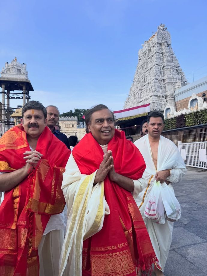 Radhika Merchant Keeps It Graceful in White Ethnic Wear During Tirumala Visit with Mukesh Ambani and Anant Ambani 999939