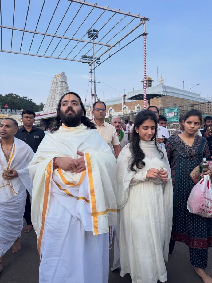 Radhika Merchant Keeps It Graceful in White Ethnic Wear During Tirumala Visit with Mukesh Ambani and Anant Ambani 999932