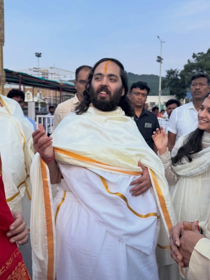 Radhika Merchant Keeps It Graceful in White Ethnic Wear During Tirumala Visit with Mukesh Ambani and Anant Ambani 999935