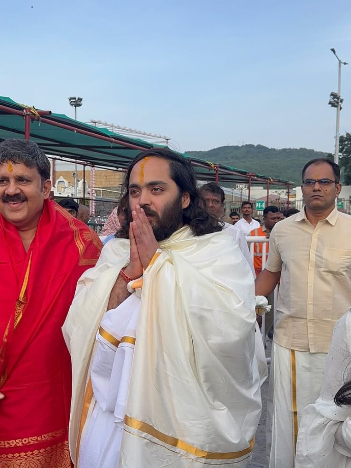 Radhika Merchant Keeps It Graceful in White Ethnic Wear During Tirumala Visit with Mukesh Ambani and Anant Ambani 999936