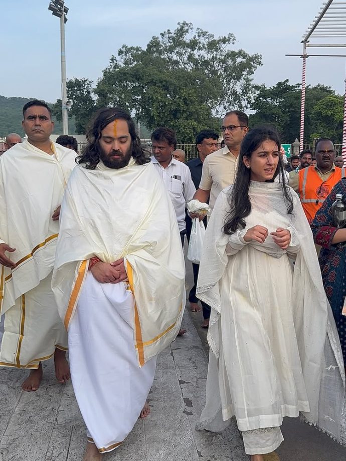 Radhika Merchant Keeps It Graceful in White Ethnic Wear During Tirumala Visit with Mukesh Ambani and Anant Ambani 999937