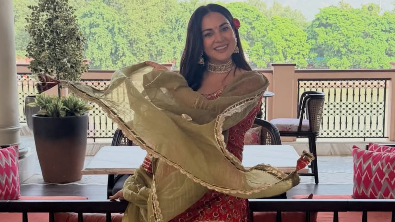 Shraddha Arya Channels Her Desi Girl Charm In Red Traditional Sharara For Her Haridwar Outing 999625