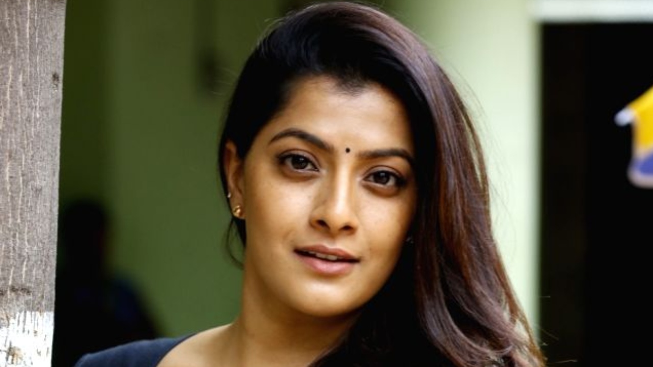 Tamil Actress Varalaxmi Sarathkumar In Legal Trouble, Faces Allegations Of Non-cooperation 999884