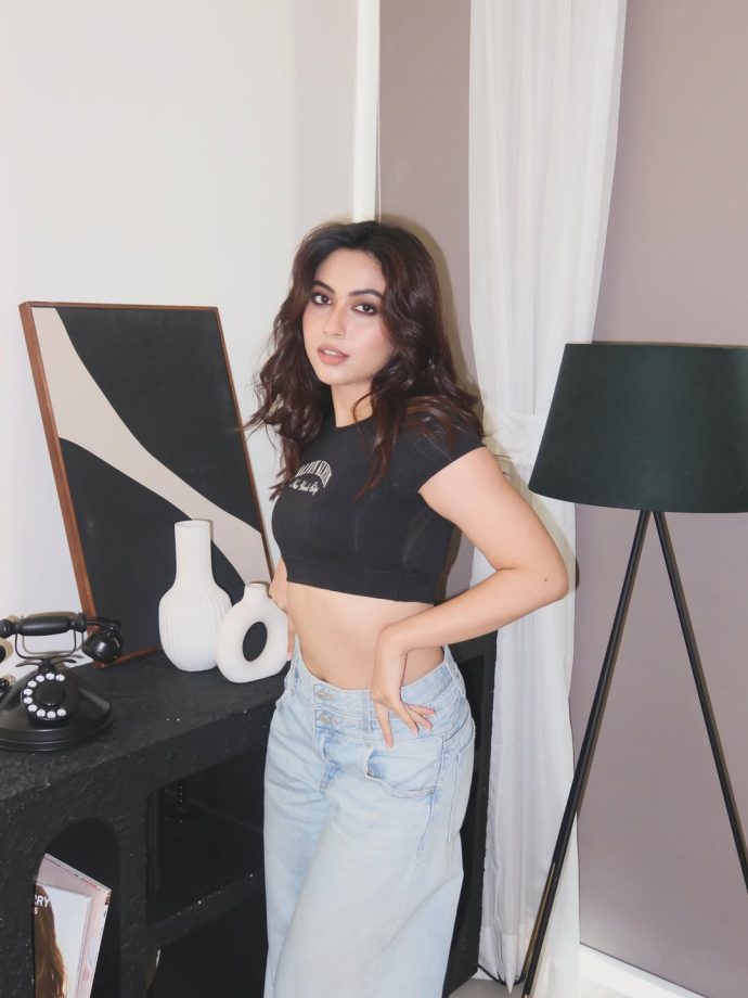 TV Divas Show How Crop Tops and Denim Never Go Out of Style: Anushka Sen, Reem Shaikh, and Rubina Dilaik Serve Casual Fashion Goals 1