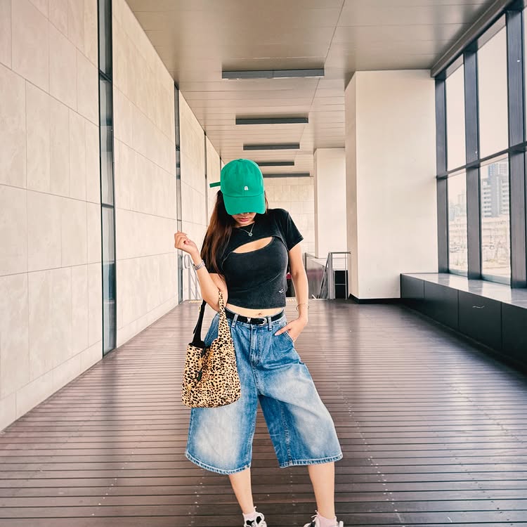 TV Divas Show How Crop Tops and Denim Never Go Out of Style: Anushka Sen, Reem Shaikh, and Rubina Dilaik Serve Casual Fashion Goals 1