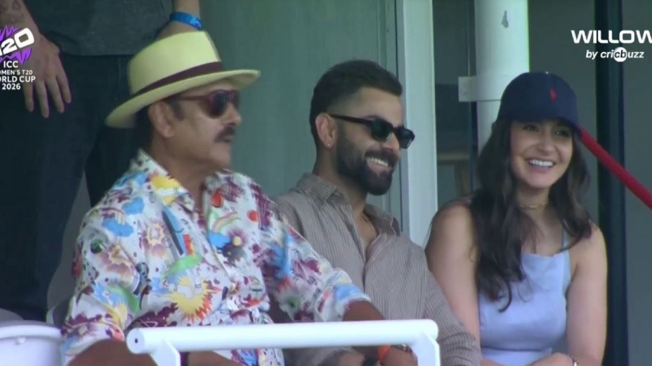 Virat Kohli, Anushka Sharma Cheer for Team India at Lord's; Her Ice Blue Dress Steals the Show 1