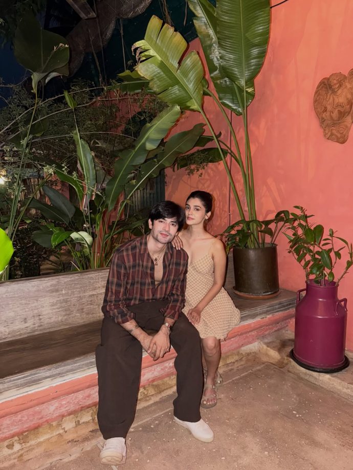 Aashay Mishra and Pranali Rathod's Cozy Monsoon Date Comes With Effortless Fashion Goals 1