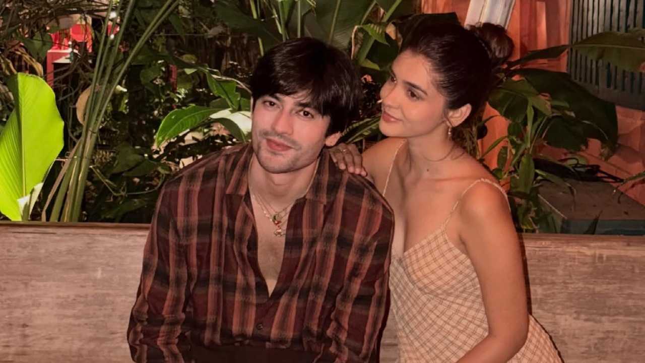 Aashay Mishra and Pranali Rathod's Cozy Monsoon Date Comes With Effortless Fashion Goals 1