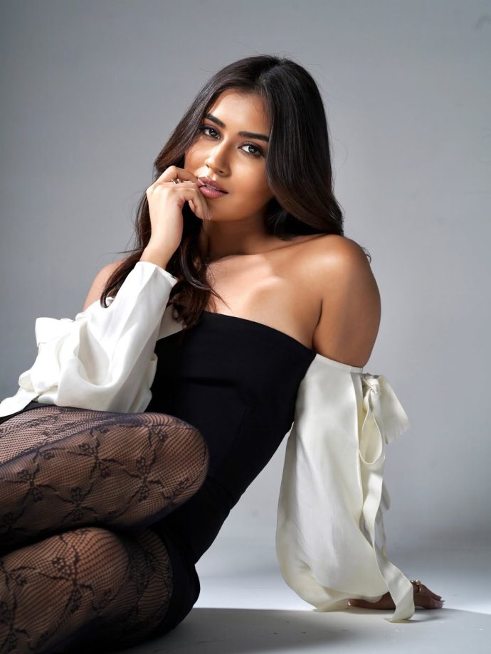 Akanksha Choudhary Owns Monochrome Glamour 1