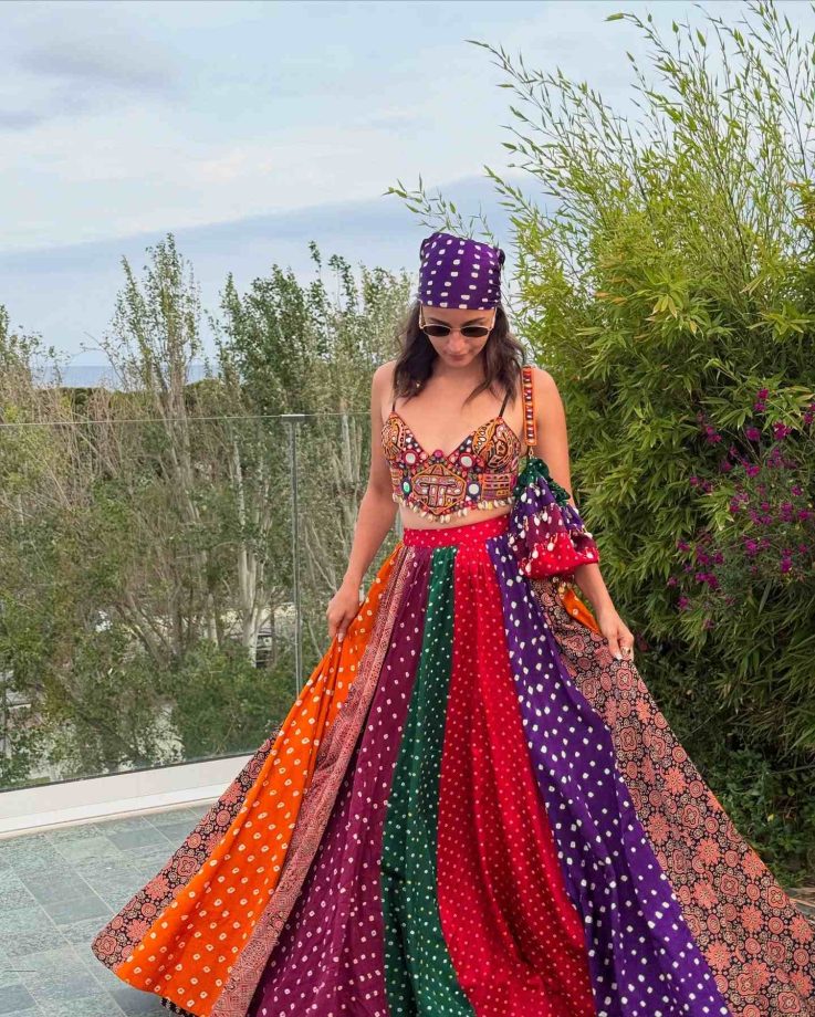 Ananya Panday to Kareena Kapoor Khan: Bollywood Actresses Bring Back the Bandana Trend in Style 1