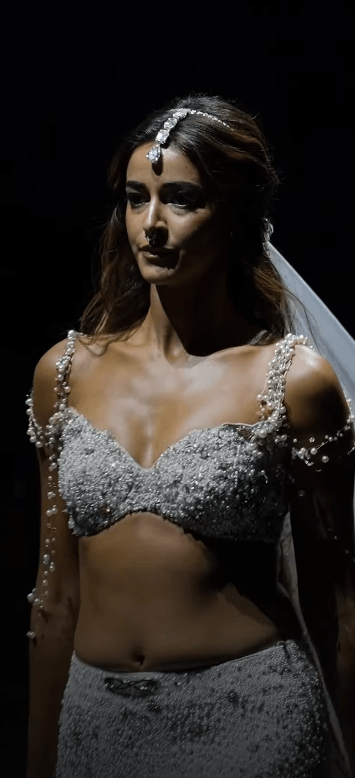 Ananya Panday's Uncomfortable Expression On The Ramp Leaves Internet Curious—Here's What Happened 1