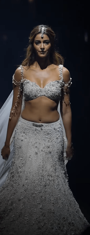Ananya Panday's Uncomfortable Expression On The Ramp Leaves Internet Curious—Here's What Happened 1